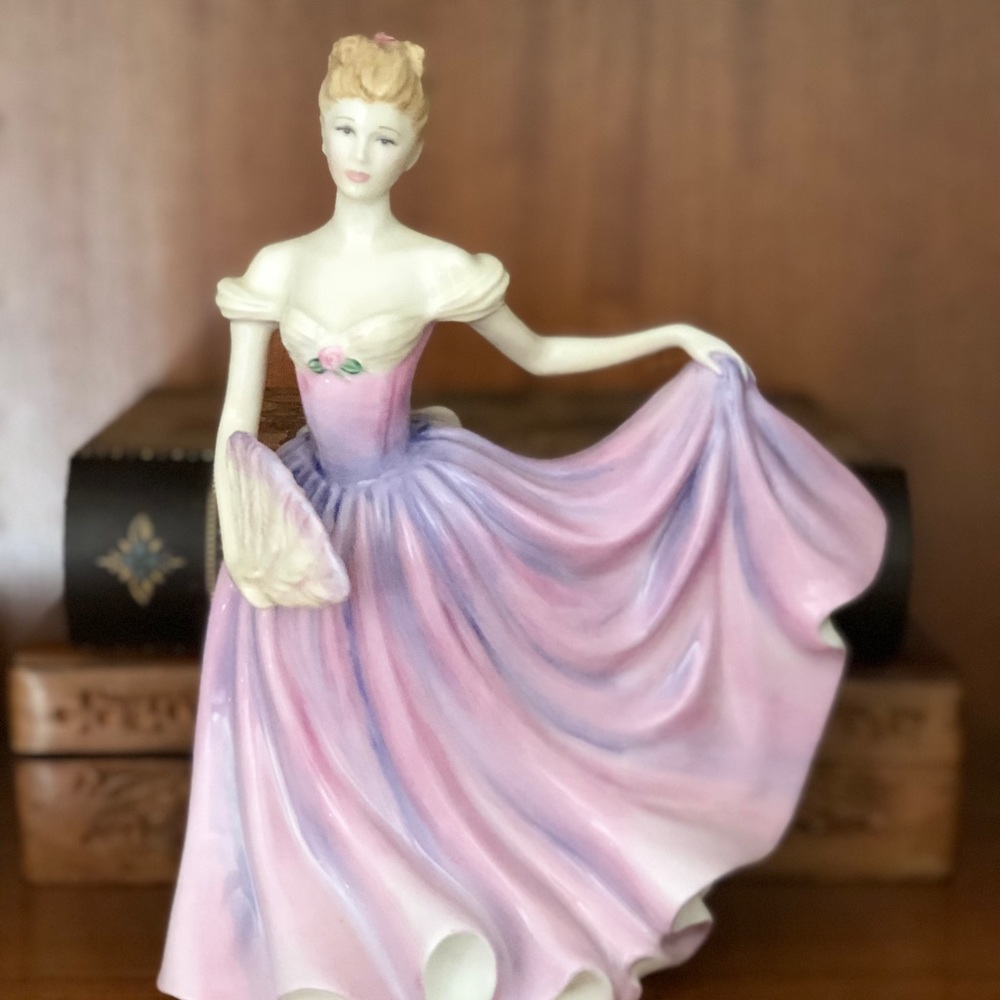 Royal Doulton Figurine - Picture 1 of 6